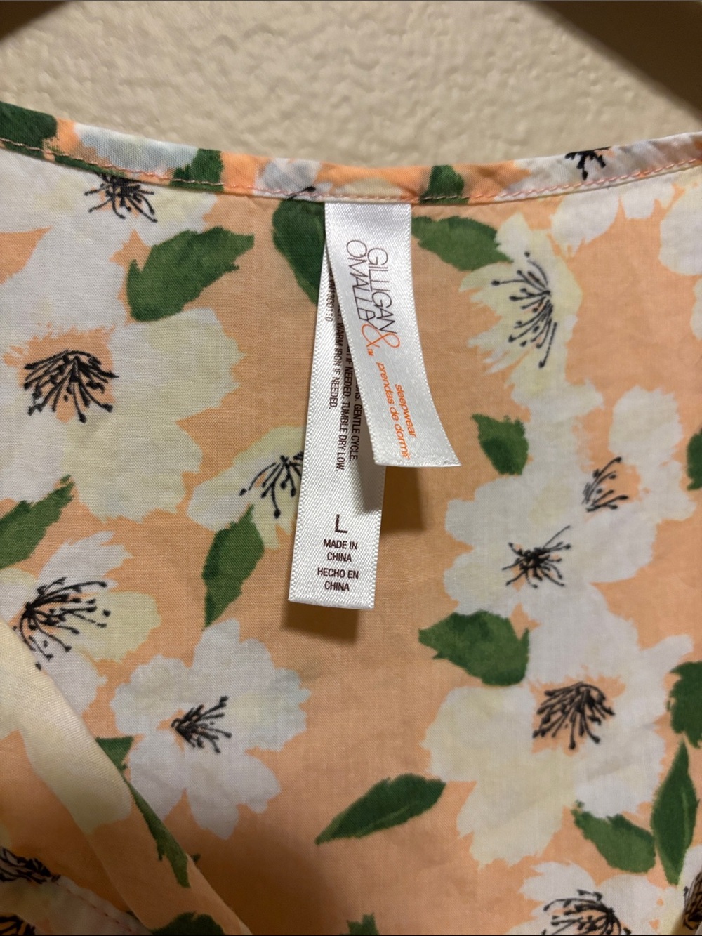 Gilligan & O'Malley Peach Floral V-Neck Tassel Tie Top - Picture 2 of 6